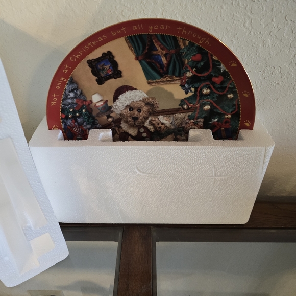 NEW in original box- Boyds Bears 'Christmas Joy' Danbury Mint numbered plate. - Picture 6 of 9